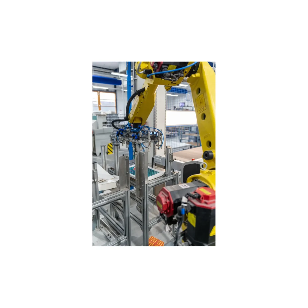 Industriële drukrobot in moderne print-on-demand boekdrukkerij