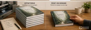 Vergelijking tussen offsetdruk en print on demand met boeken in grote en kleine oplage op een werktafel.